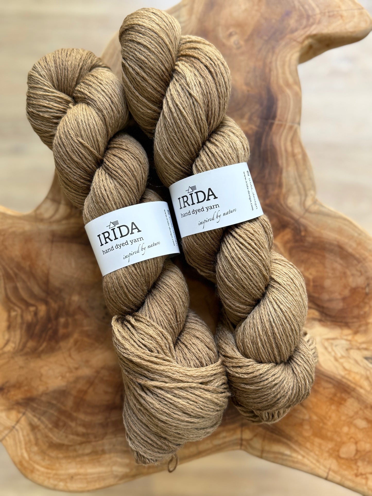 IRIDA-Merinowolle, 350m/100g (mehrere Farben)