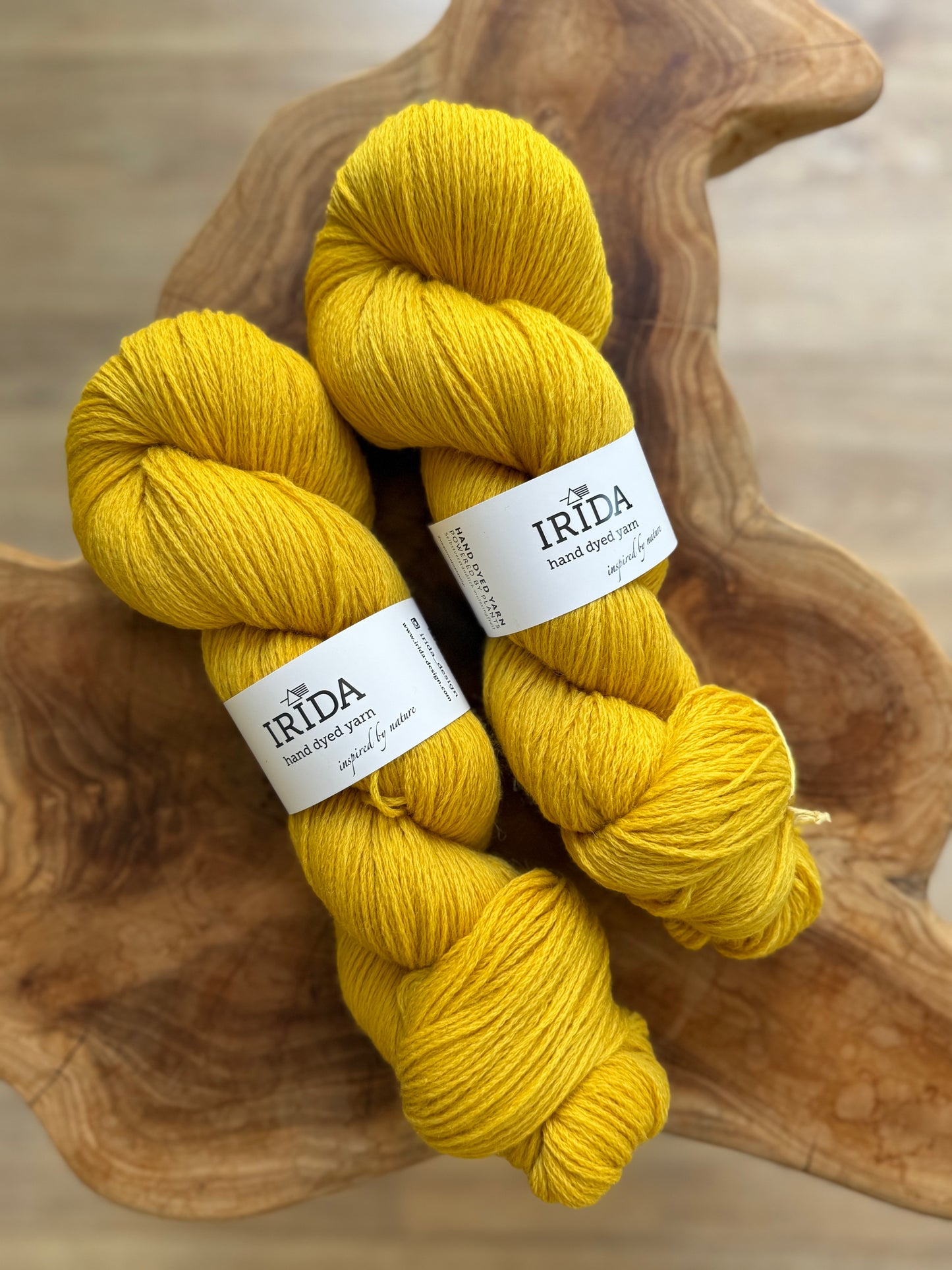 IRIDA-Merinowolle, 350m/100g (mehrere Farben)