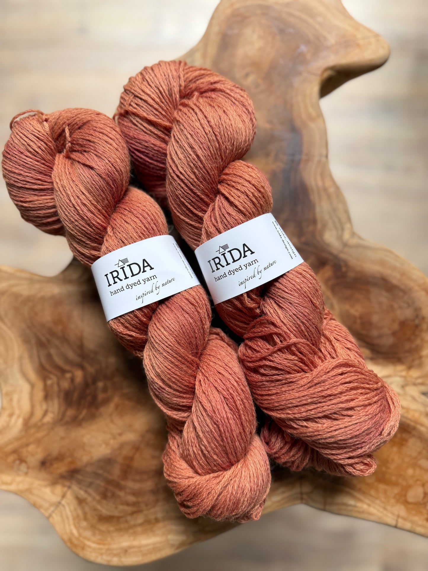 IRIDA-Merinowolle, 350m/100g (mehrere Farben)
