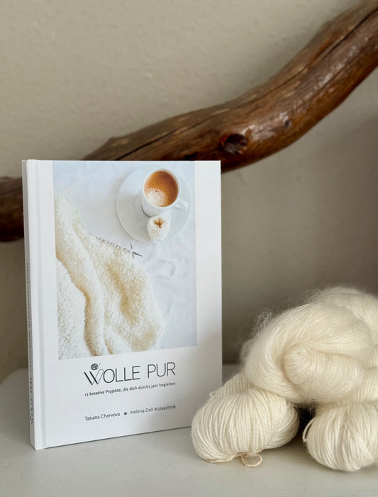 Strickbuch »WOLLE PUR: 12 kreative Projekte, die dich durchs Jahr begleiten.«